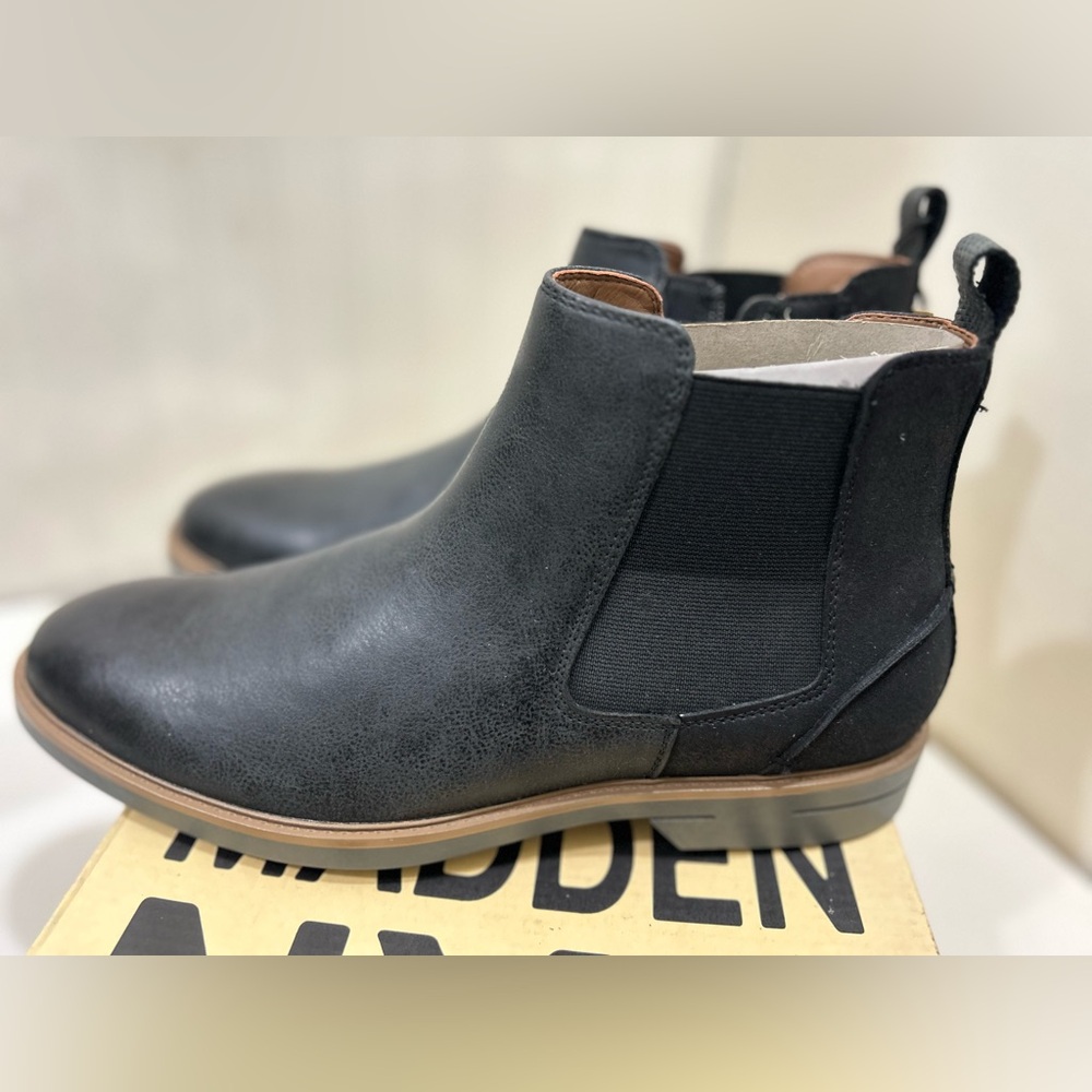Men’s Black Chelsea Boots size 10 1/2